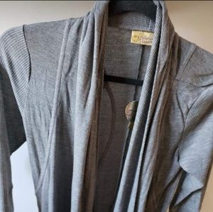 Vera Wang Sweater Teen size (Size Medium)